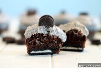 Decadent Cookies and Cream Cupcakes