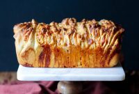 Cheesy Pepperoni Pizza Pull-Apart Bread