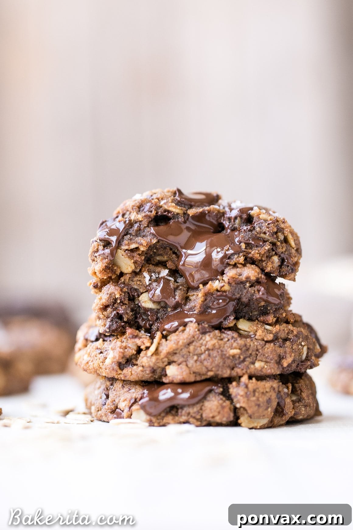 Chewy Gluten-Free Vegan Oatmeal Chocolate Chip Cookies 2 Gooey in the center, crispy on the edges, and loaded with big chocolate chunks – these healthy oatmeal chocolate chip cookies are vegan, gluten-free, and refined sugar-free perfection.