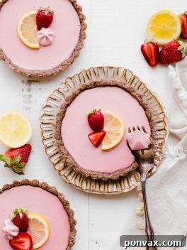 These No Bake Strawberry Lemonade Tarts have a raw 