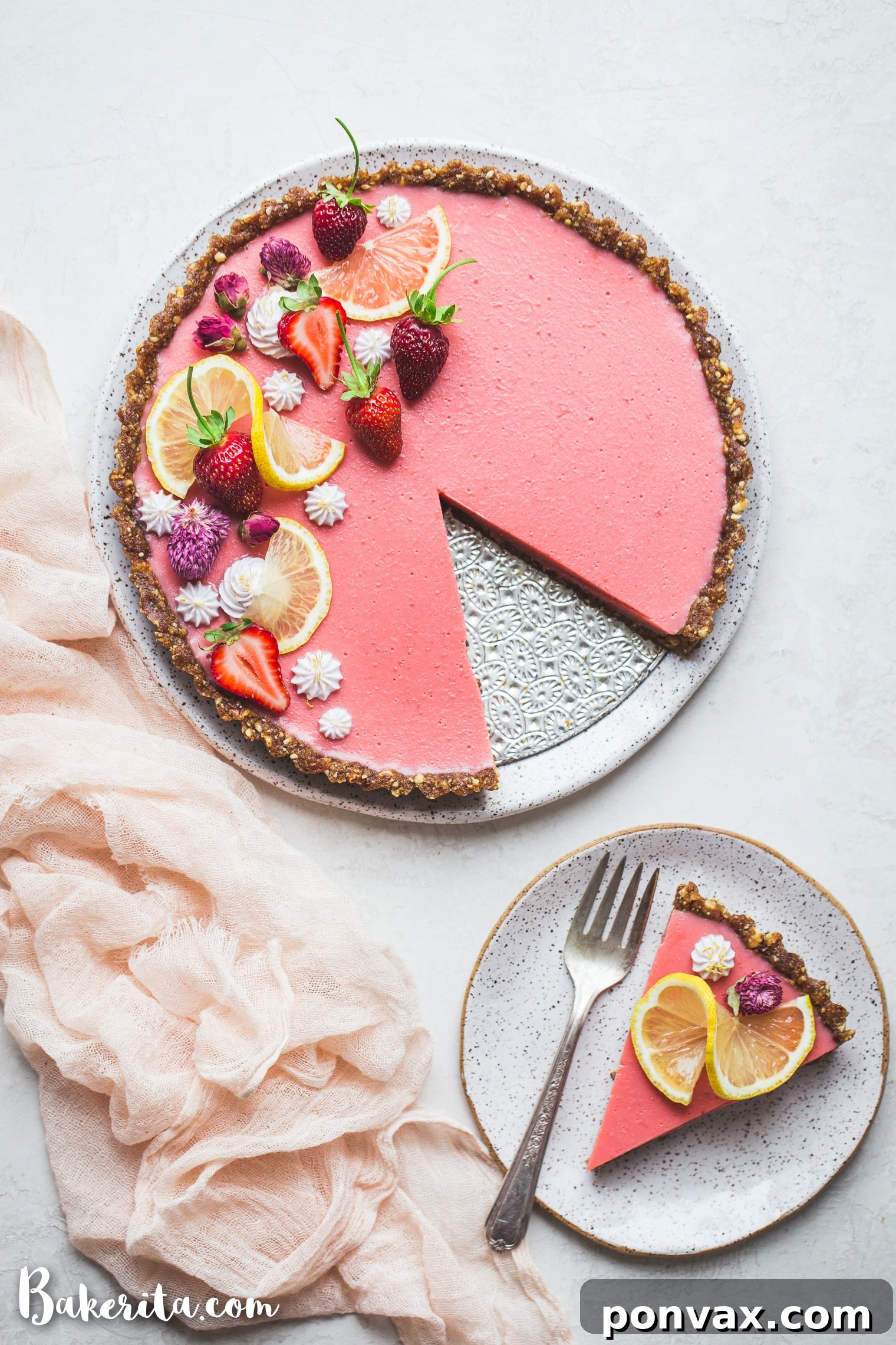 This Vegan Strawberry Lemonade Tart is a no-bake, gluten-free and paleo recipe made with loads of fresh strawberries and lemons. The scrumptious agar-thickened filling plays perfectly with the date-sweetened hazelnut crust. 