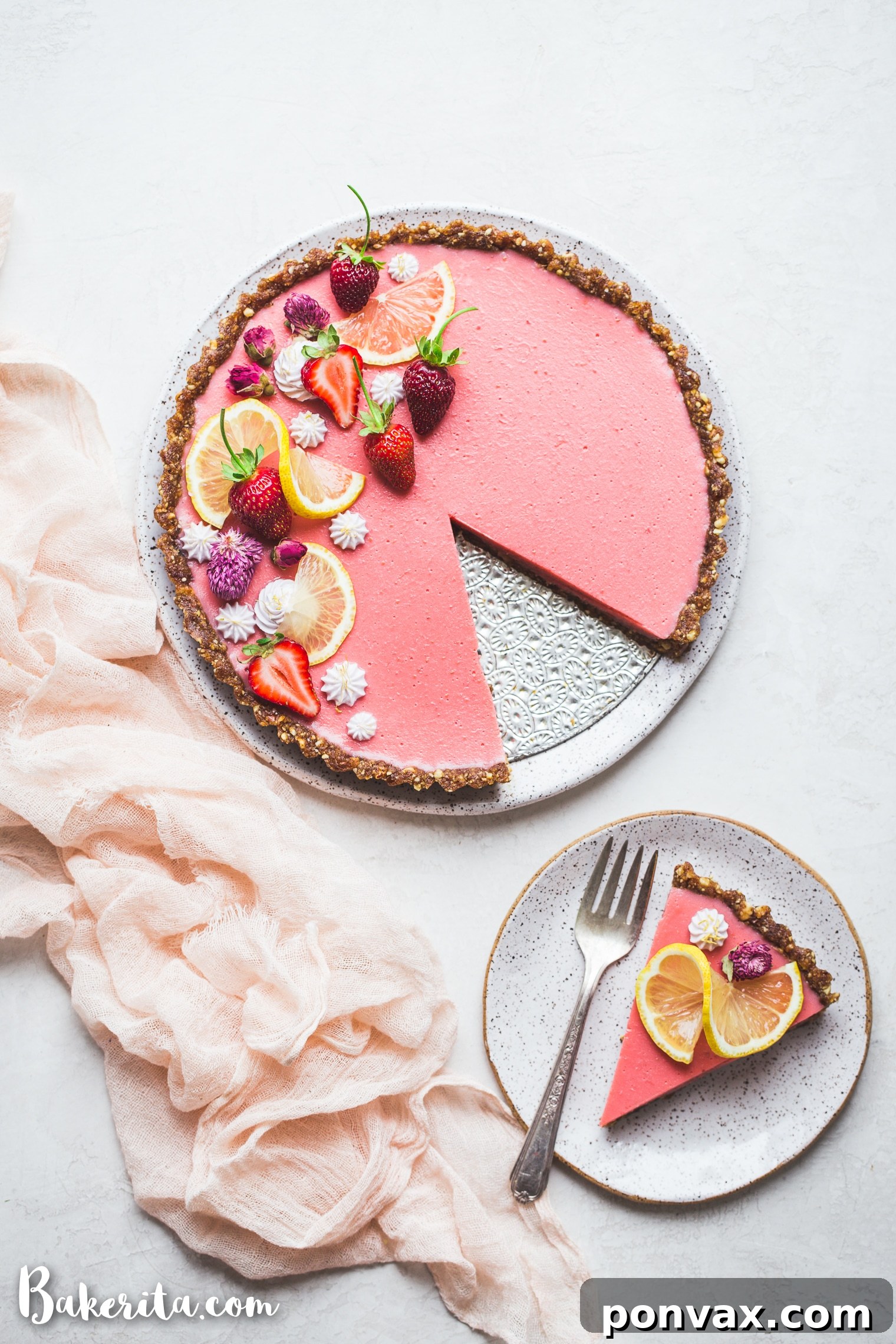This Vegan Strawberry Lemonade Tart is a no-bake, gluten-free and paleo recipe made with loads of fresh strawberries and lemons. The scrumptious agar-thickened filling plays perfectly with the date-sweetened hazelnut crust. 
