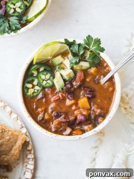 A bowl of delicious vegan chili ready to be served.