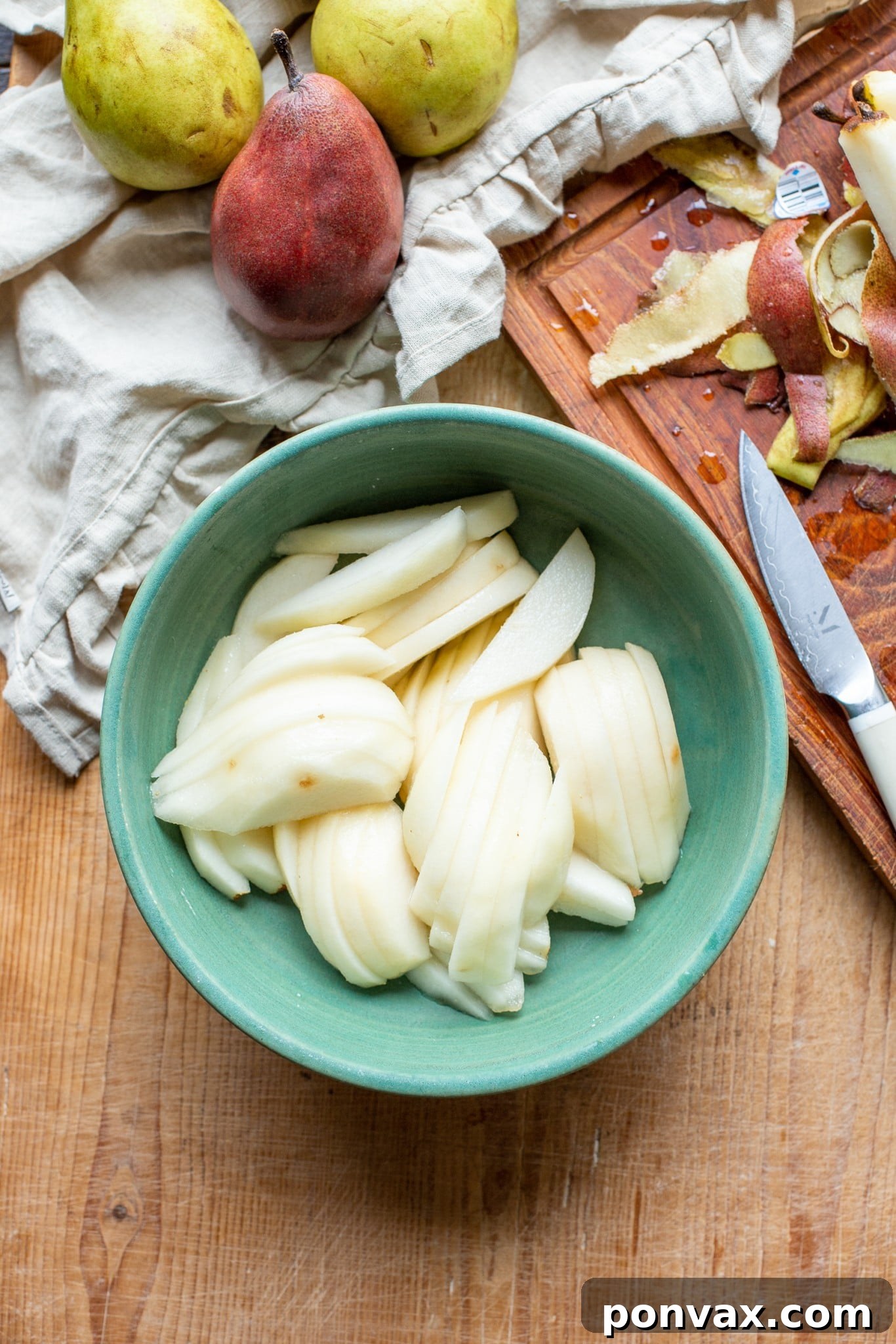 Step-by-step: Raw cashews soaking, a crucial ingredient for the creamy vegan cheesecake filling.
